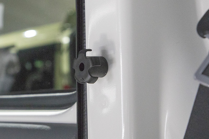 標準で空いているユーティリティナットに付けるユーティリティフック。ノブタイプは1620円