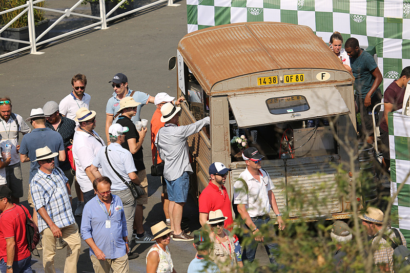 パドックなどの風景