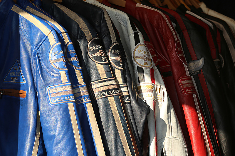 お店の1つ、革ジャン