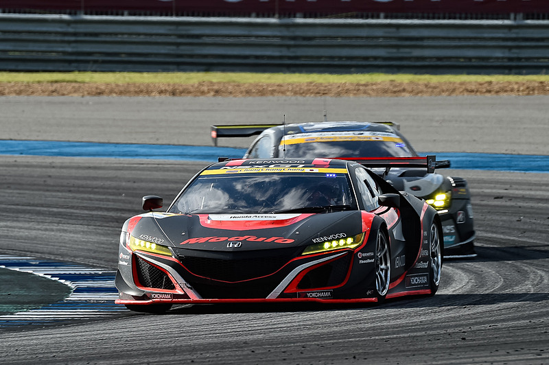 リアタイヤのみ交換後、追い上げていく大津選手