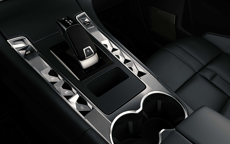 オートクチュールを連想させるような細部にわたるパリらしいこだわりのあつらえと、最新テクノロジーの融合による新しいラグジュアリーの表現を目指したインテリア