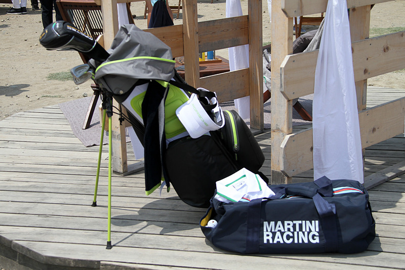 ポルシェオフィシャルのさまざまなアイテム展示も