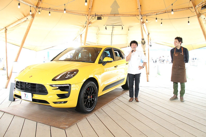 イベントは12時にスタート。開幕の挨拶を行なった後藤氏と青木氏