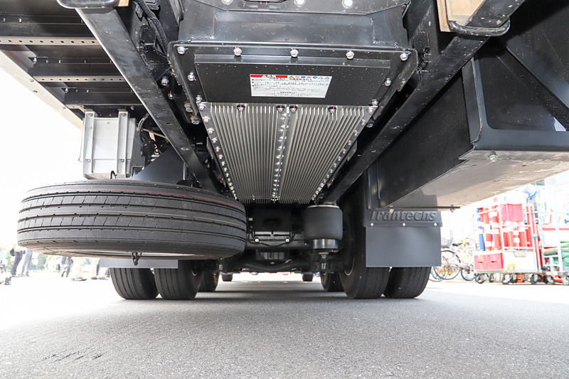 バッテリーは車両後方のリアオーバーハングに搭載