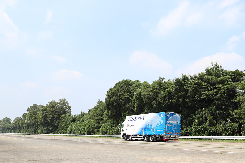 説明会の後には同乗試乗も行なわれた