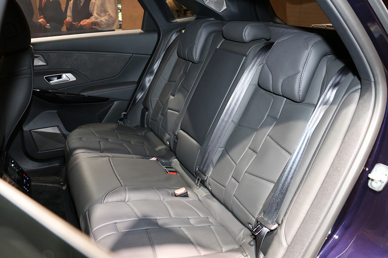 Grand Chicにオプション設定される「OPERA」インテリア