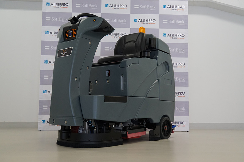 RS26 powered by BrainOSは、フロントに計2つのライダーを搭載して周囲270度、20m前方までを認識。また3Dカメラを前方に1つと左右に1つずつの計3つ搭載している