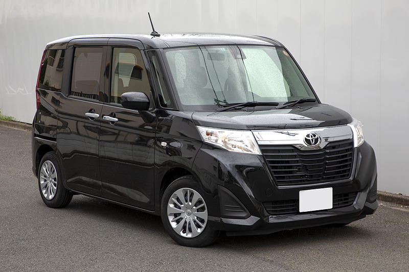 ダイハツ「トール」のトヨタブランド仕様である「ルーミー」。販売チャンネル違いで「タンク」という車種もあり、スバルの「ジャスティ」も兄弟車となる