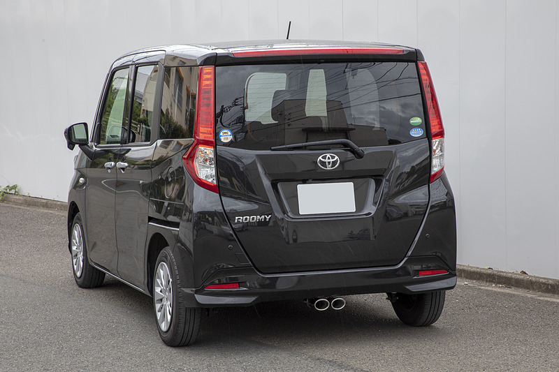 スポーツマフラーCD feat.5ZIGENに交換後。センターから出る2本のテールパイプによりリアビューの印象が変わっている