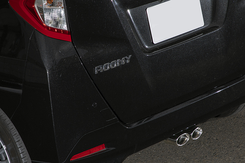 スポーツマフラーCD feat.5ZIGENに交換後。センターから出る2本のテールパイプによりリアビューの印象が変わっている