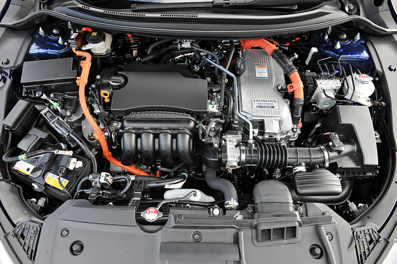 クラリティ PHEVのエンジンルーム