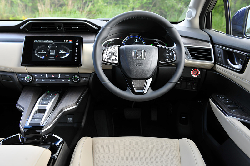 撮影車のインテリアカラーはホワイトアイボリー