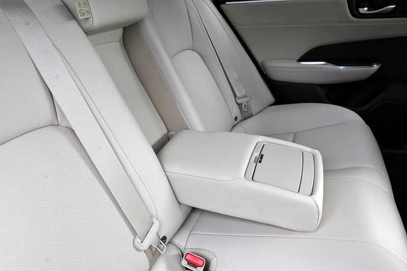 撮影車のインテリアカラーはホワイトアイボリー