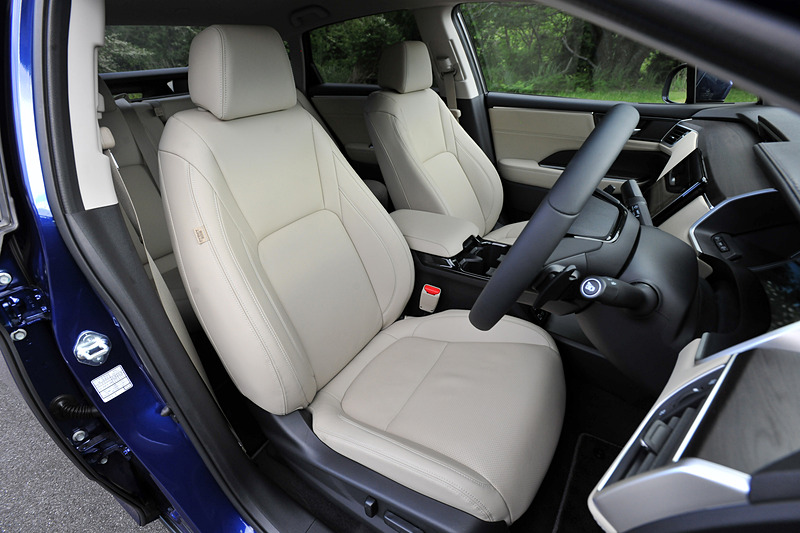 撮影車のインテリアカラーはホワイトアイボリー