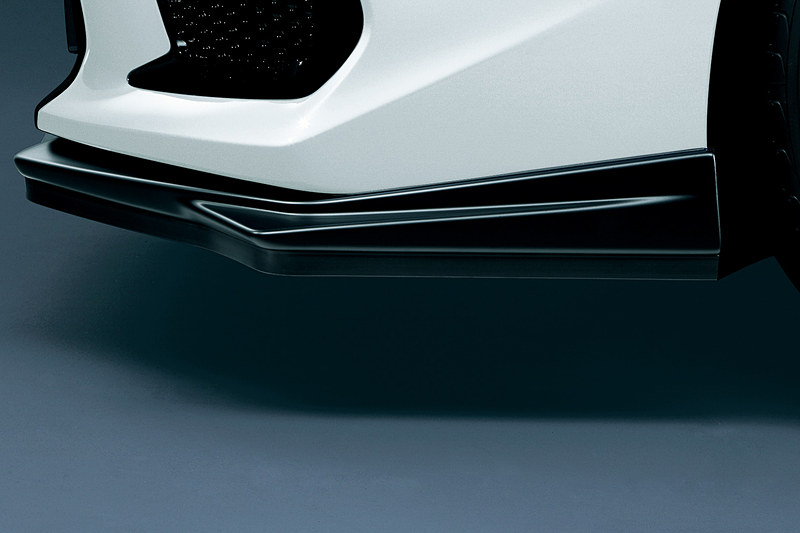 「スカートリップ（ブラック）」（1万800円）