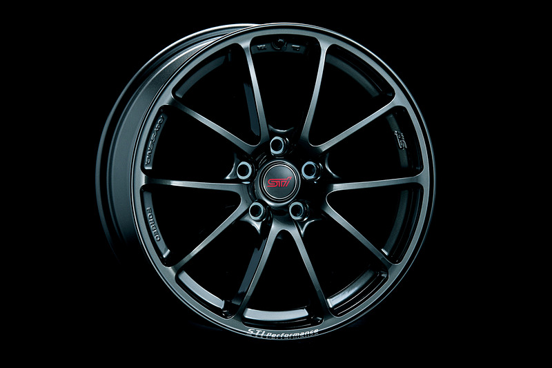 鍛造18インチの「パフォーマンスホイールセット（ダイヤモンドブラック）」（8万5320円）
