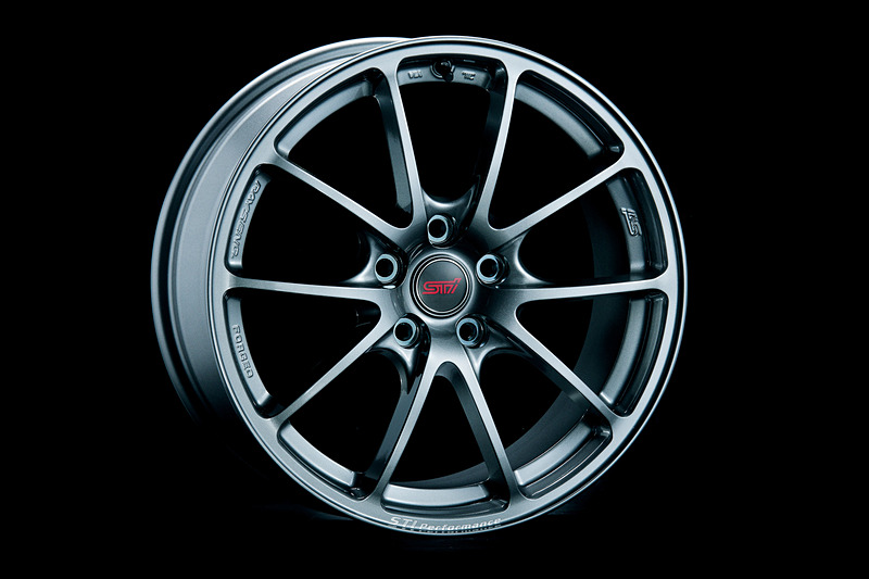 鍛造18インチの「パフォーマンスホイールセット（ガンメタリック）」（8万5320円）