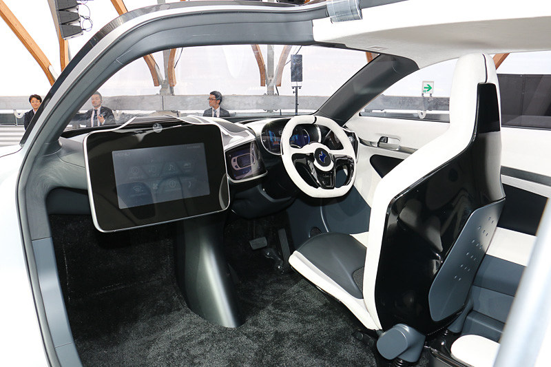 2017年5月に旭化成がGLMとともに公開したコンセプトカー「AKXY（アクシー）」のインテリア