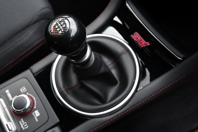 大型フロア下アンダーカバーなどを省き、シフトノブをジュラコン製に変更するなど、涙ぐましい軽量化を実施して車両重量は1480kg（参考値）を達成