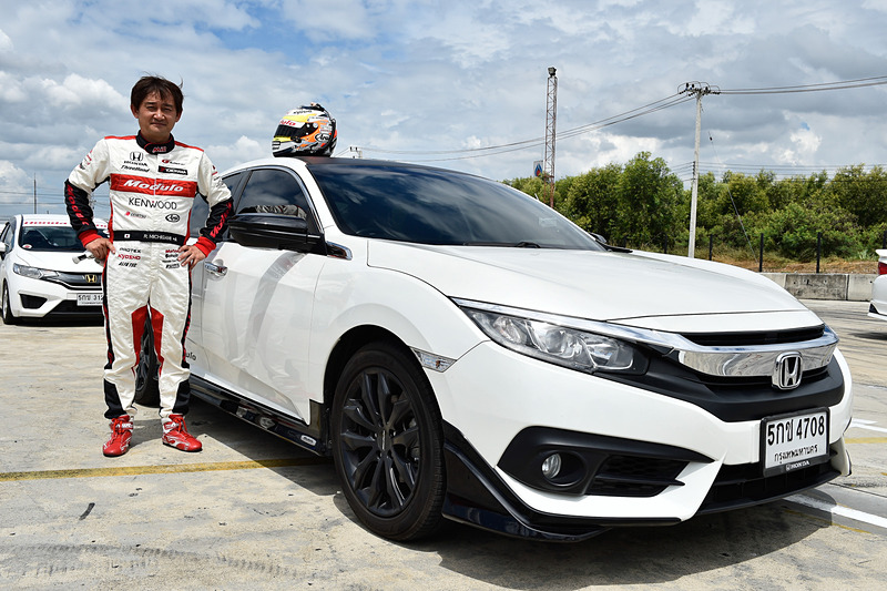 白いシビックi-VTECに道上選手
