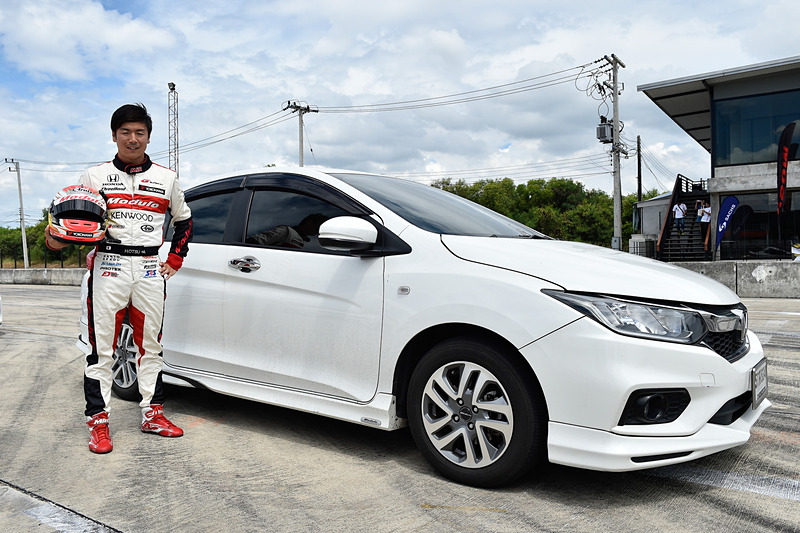 白いシティに大津選手