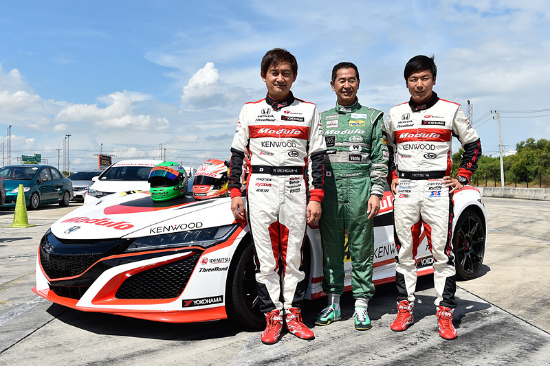 3名のドライバーとNSX