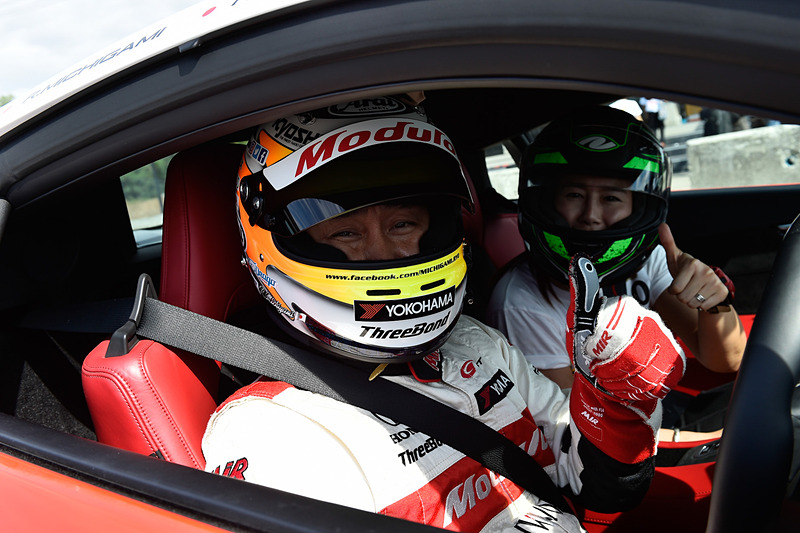 最初は道上選手がドライブ