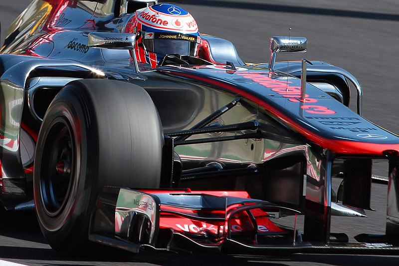 バトンと可夢偉のバトルは序盤から最終ラップまで続いた