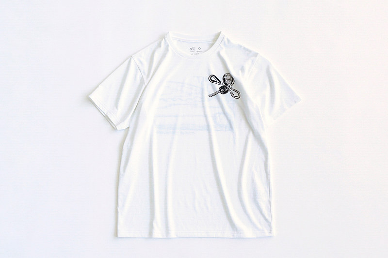 HUGO YOSHIKAWA グラフィック Tシャツ：5900円（税別）/サイズ：M、L/カラー：ホワイト/デザイン：3種類