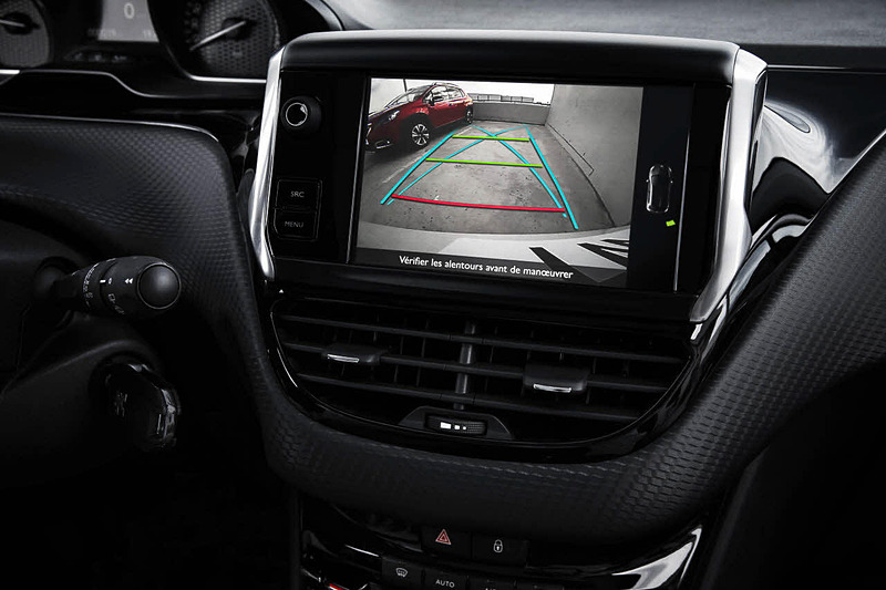 Allureには「バックアイカメラ」を新しく標準装備