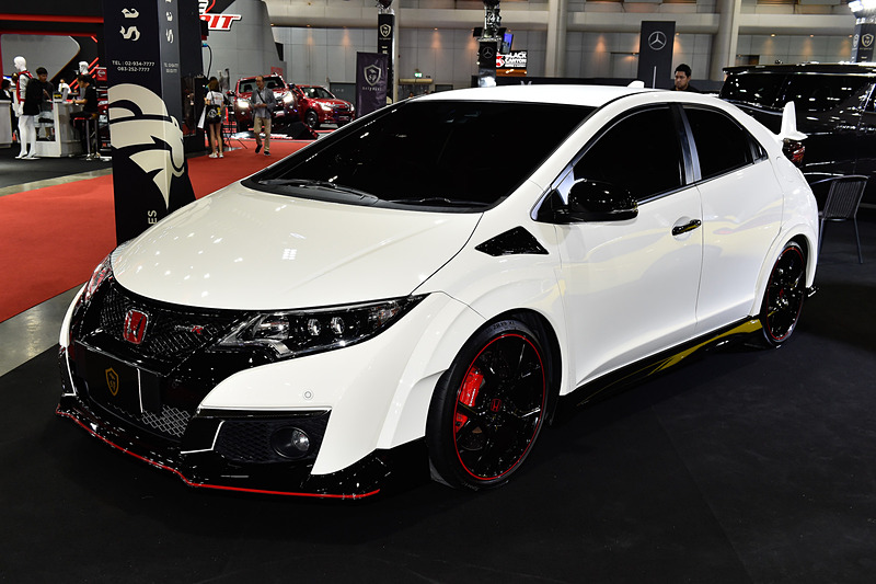 タイの輸入車業者のブースに展示されていた。シビック TYPE-R。関税があるため、価格は日本の3倍となってしまう