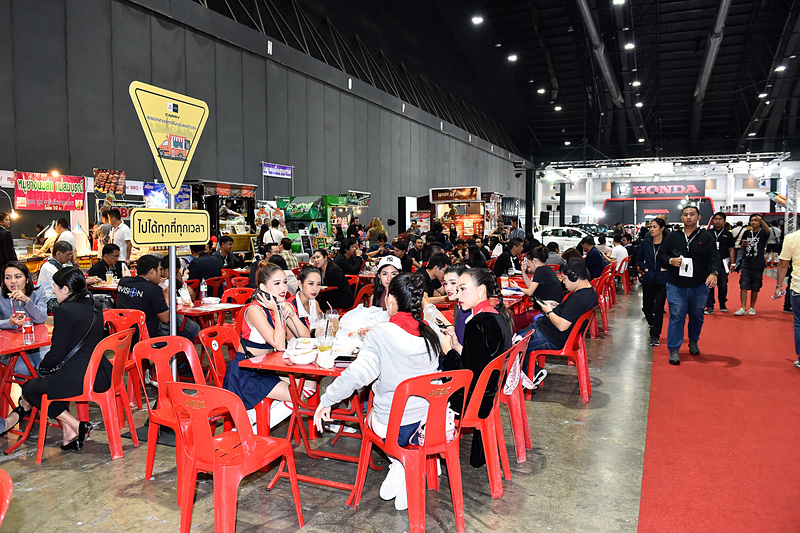 会場内のフードコート