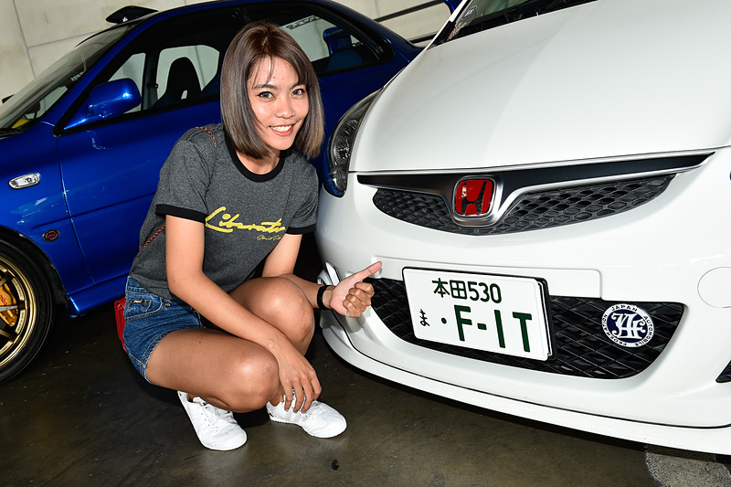 GD型の初代フィット（タイではJAZZ）、JAFマークでのステッカーチューンが日本人的には不思議な感じ