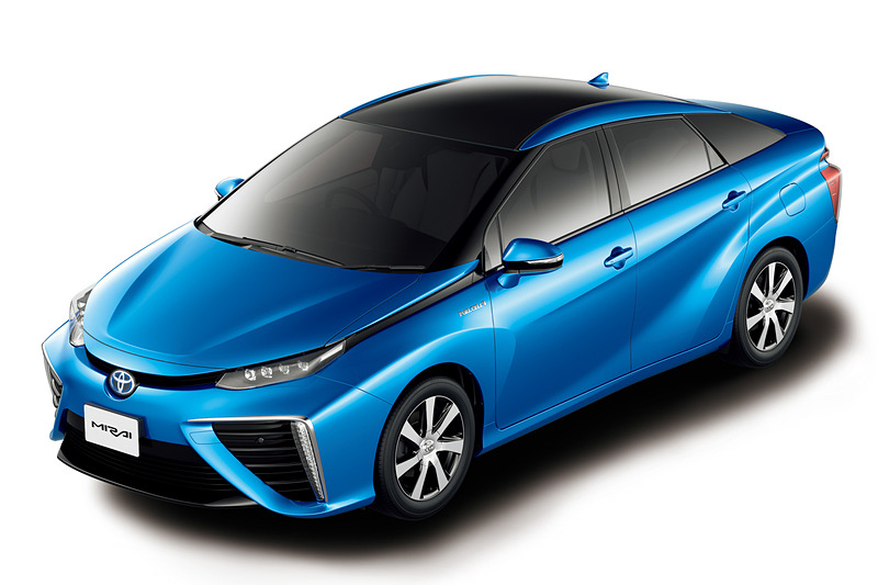 大会公式車両に「ミライ」（左）、「SORA」（中央）「FCフォークリフト」（右）といったFCV（燃料電池自動車）などを提供して環境負荷を低減