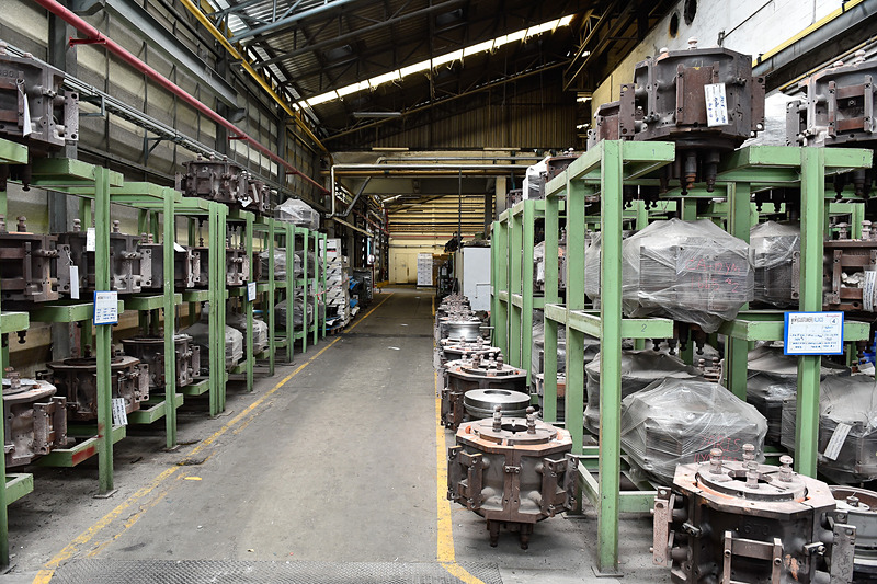 工場内にはかつての製品で使われていた型が保存されている