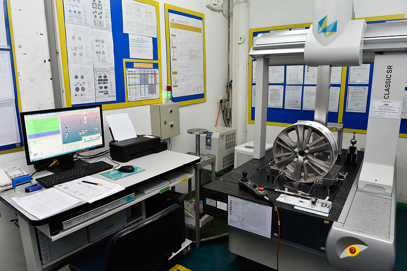 鋳造ラインに併設されている検査工程