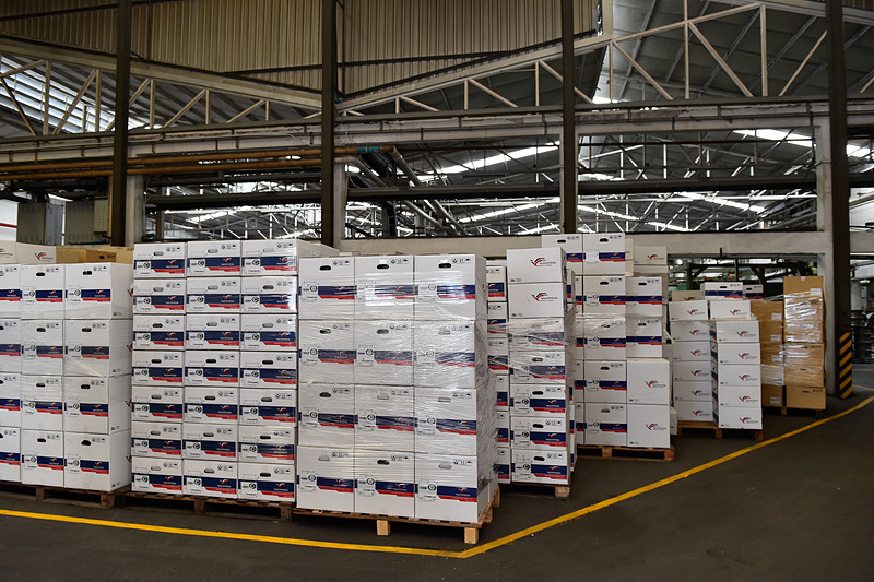 最終的には箱詰めされて出荷される