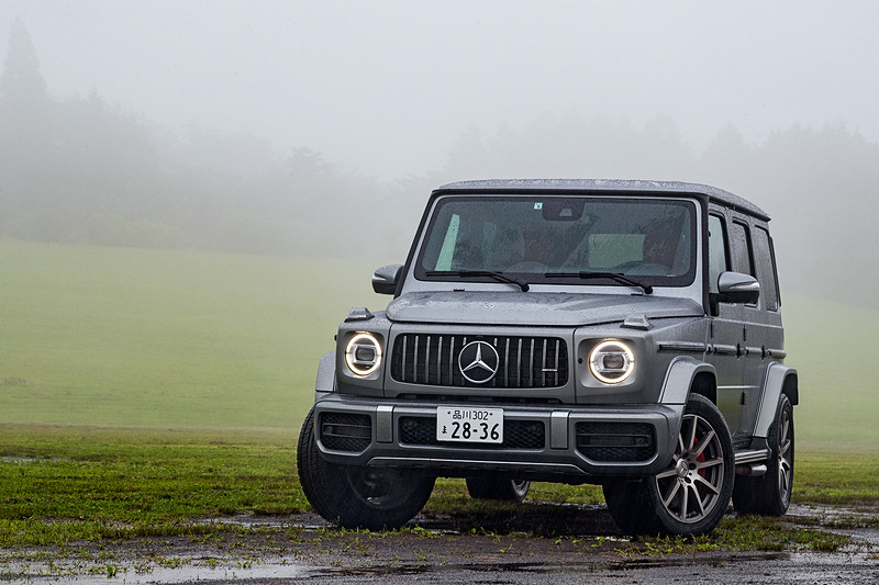 「メルセデスAMG G 63」のステアリング位置は左右から選択可能。価格は2035万円