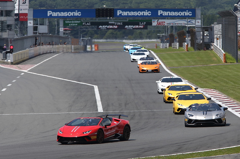 レース前にはランボルギーニ車オーナーによるパレードランが行なわれた