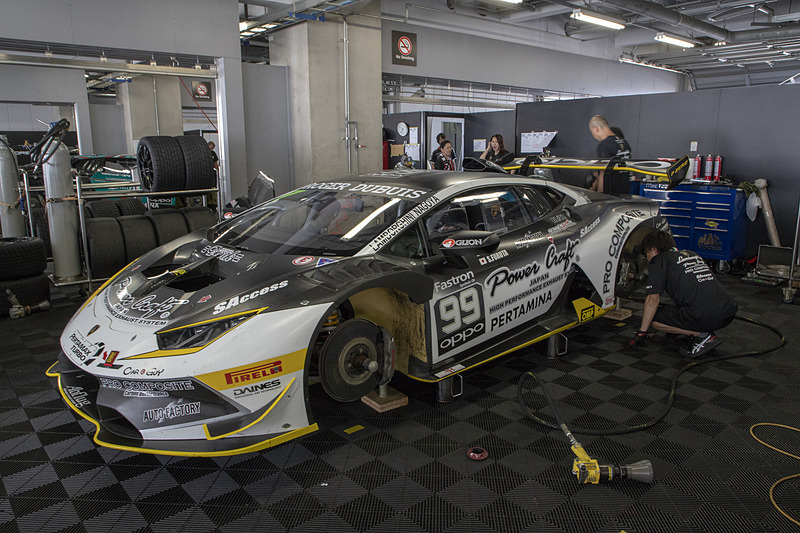 こちらは日本人チーム。 Car Guy Racingの99号車