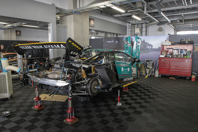 こちらも日本人チーム。Hojust Racingの38号車