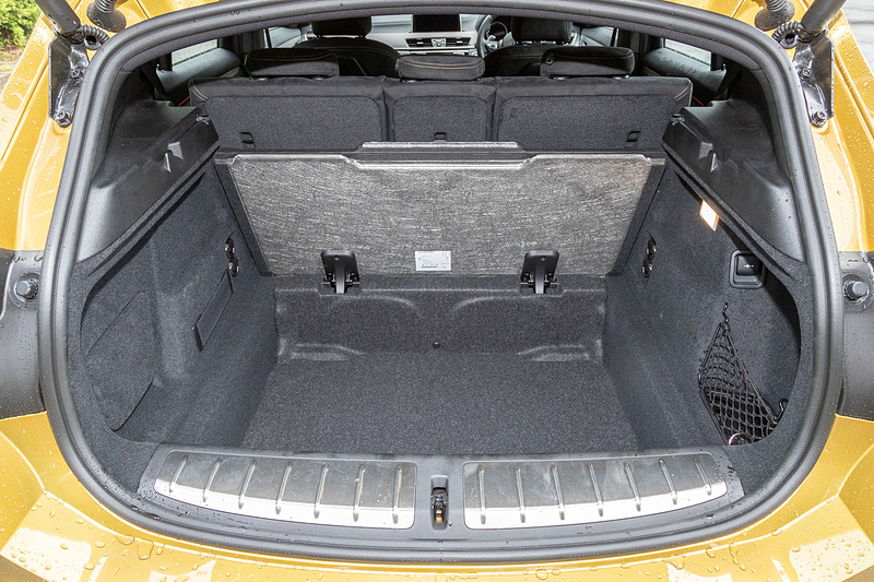 ラゲッジ容量は470Lだが、後席を折り畳むことで最大1355Lまで拡大可能