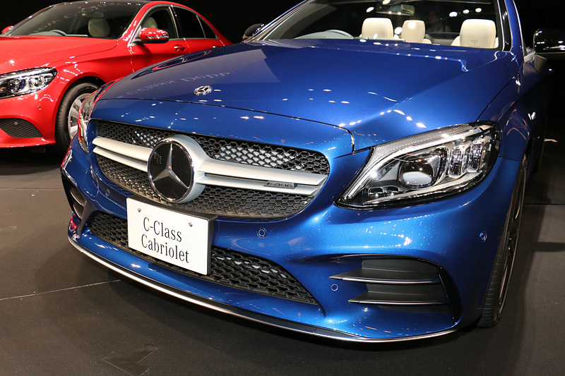 フェイスリフトにより、Cクラスのフロントマスクは「標準」「アヴァンギャルド」「AMGライン」の3本立てとなった