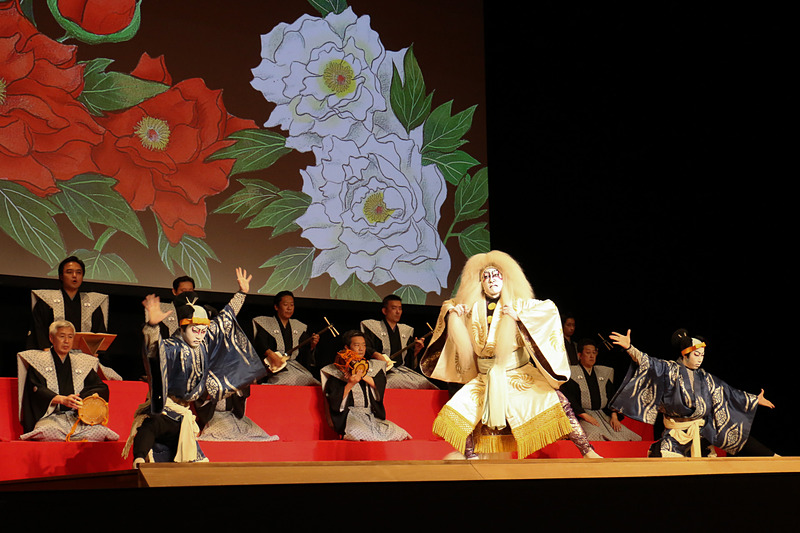 発表会の冒頭で披露された歌舞伎舞踏「石橋（しゃっきょう）」