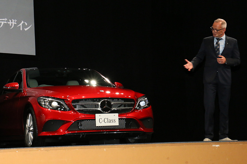 フリュー氏は変更した部品点数が約6500点におよび、「Cクラス史上で最も大規模なフェイスリフトになった」とコメント