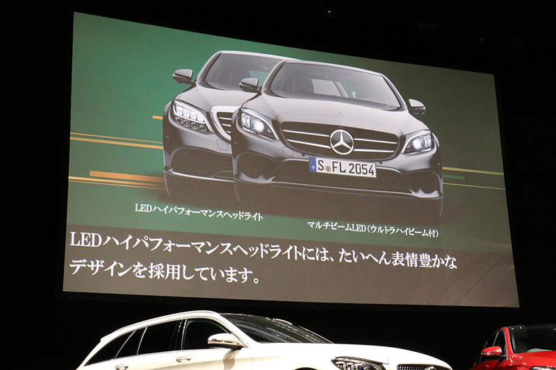 外観ではフロントマスクの形状変更に加え、ヘッドライトにLEDを活用。ウルトラハイビーム付となる「マルチビームLED」では片側84個のLEDを使い、650m以上の距離で基準照度の1ルクス以上の明るさを発揮するという