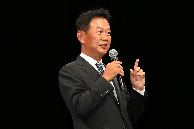 「dカーシェア」の新サービスとなった「Tap！ Mercedes！」について説明する森氏