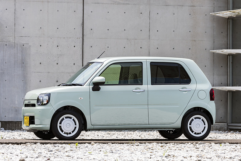 撮影車両はG“SA III”。ボディカラーはセラミックグリーンメタリック