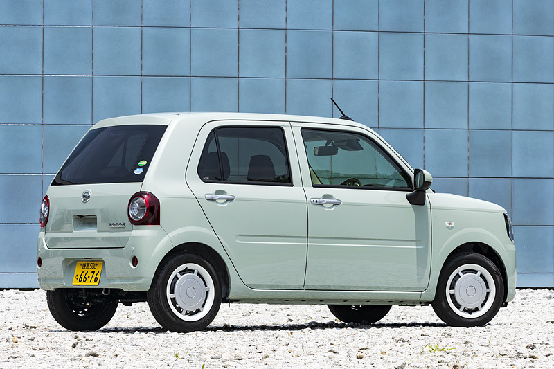 撮影車両はG“SA III”。ボディカラーはセラミックグリーンメタリック