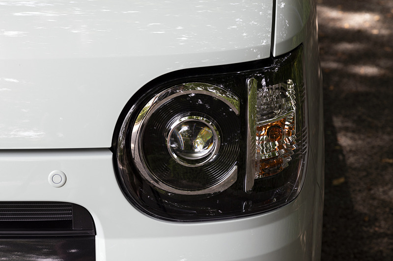 ヘッドライトの点灯パターン。全車LEDタイプを採用